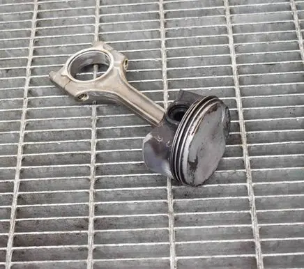 BMW X3 E83 Piston 