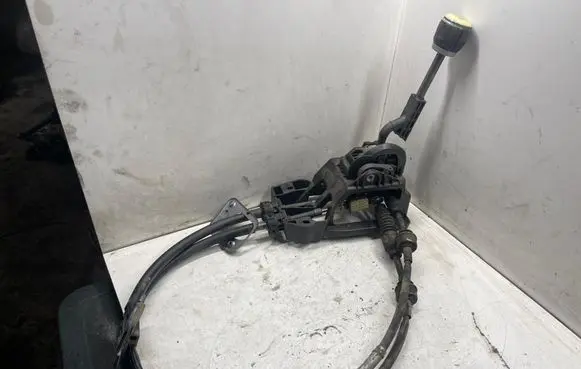 Toyota Avensis T250 Gear selector 02940