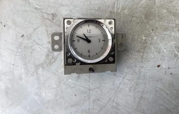 Chrysler 300 - 300C Clock 