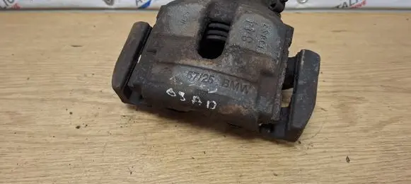 BMW X3 E83 Front brake caliper BMW5725