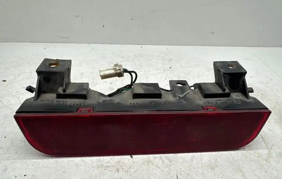 Mitsubishi Pajero Third/center stoplight