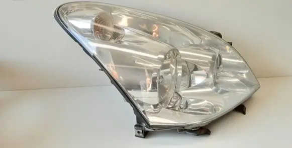 Toyota Corolla Verso AR10 Headlight/headlamp