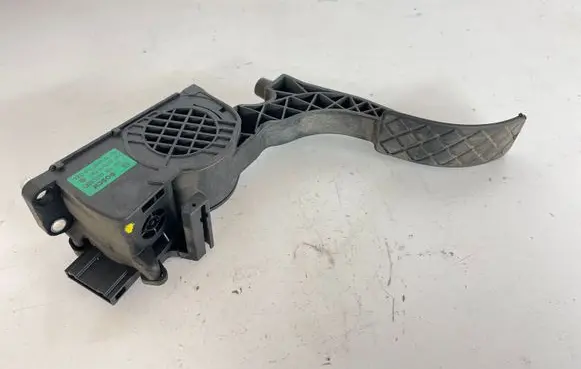 Volkswagen Polo IV 9N3 Accelerator throttle pedal 6Q1721503F