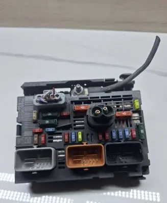 Peugeot Partner Fuse module 9666700380