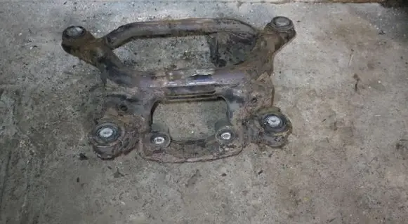BMW 3 E46 Rear axle beam 