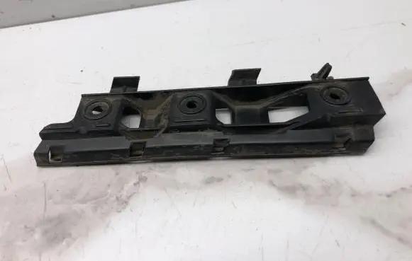 Front bumper mounting bracket