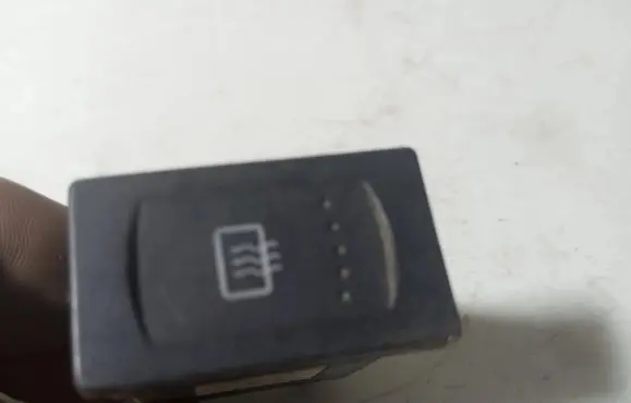Volkswagen PASSAT B5 Windscreen/window heater switch 3B0959621C