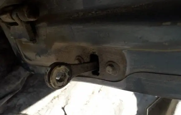 Opel Vectra B Rear door check strap stopper
