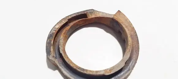 Volkswagen Golf III Front coil spring rubber mount 1h0512149