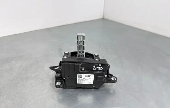 Audi Q7 4M Gear shifter/selector 4M2713041D