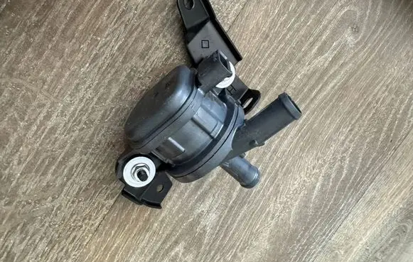 Toyota bZ4X Electric auxiliary coolant/water pump G904042050