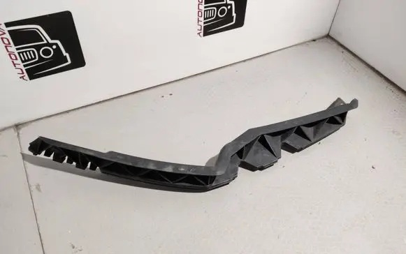 Skoda Octavia Mk2 (1Z) Front bumper mounting bracket 1Z0807183