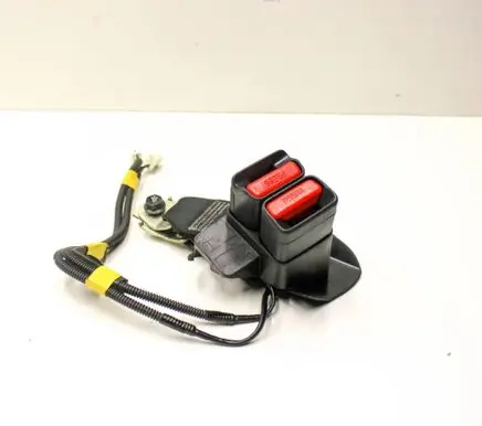 Toyota Camry VIII XV70 Middle seatbelt buckle (rear) 