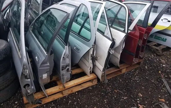 Mazda 626 Rear door baltos