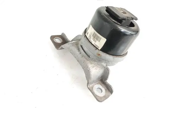 Volvo V70 Engine mount bracket 31330135