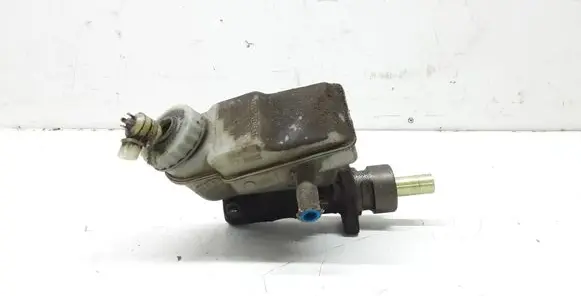 Master brake cylinder