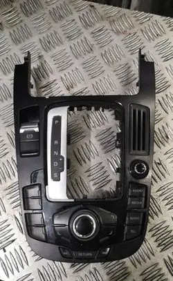 Head unit multimedia control