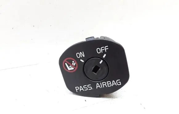 Passenger airbag on/off switch