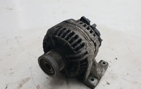 Volvo XC90 Generator/alternator 30667787 0124525060