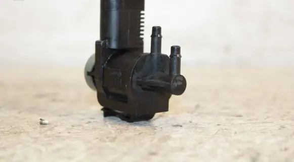 Volkswagen Tiguan Turbo solenoid valve 1K0906283A