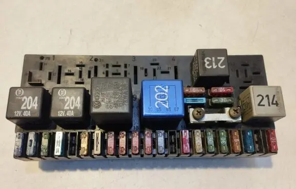 Volkswagen PASSAT B5 Fuse box set 443941822A