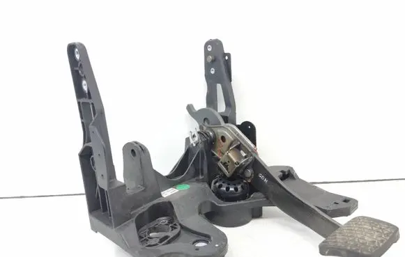 Chevrolet Orlando Brake pedal 13252195