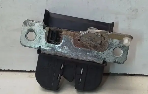 Volkswagen Polo Tailgate/trunk/boot lock/catch/latch 6Q6827505B