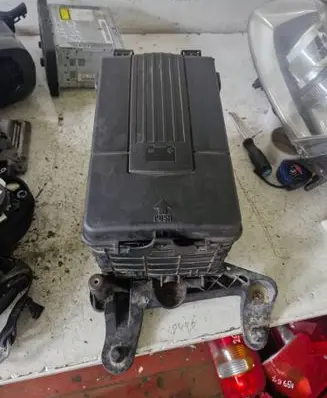 Battery box tray