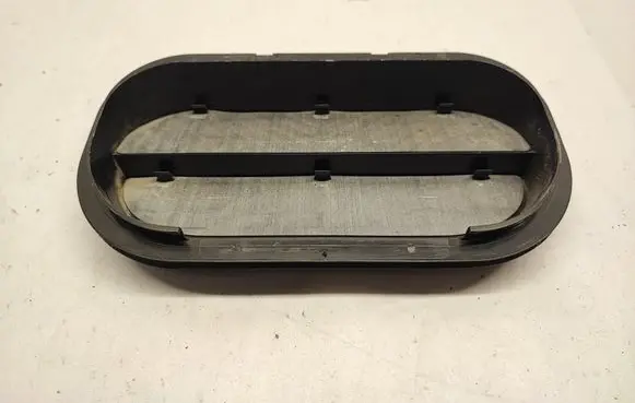 Volkswagen Jetta VII Quarter panel pressure vent 6R0819465