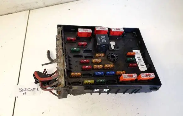 Volkswagen PASSAT B6 Fuse box set 3c0937125
