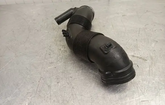 Audi A3 S3 8P Air intake hose/pipe 3C0129654M