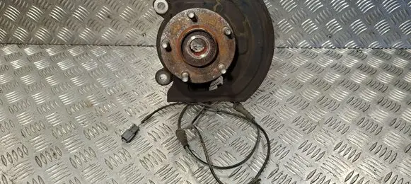 Nissan Juke I F15 Front wheel hub spindle knuckle