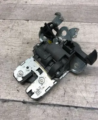 Volkswagen Jetta VI Tailgate/trunk/boot lock/catch/latch 5C6827505D A261010 3029850