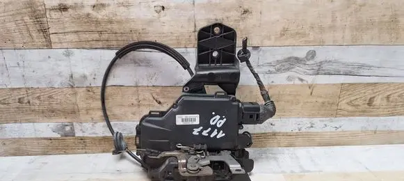 Volkswagen PASSAT B5.5 Front door lock 3B1837016AD 992620101 837016AD