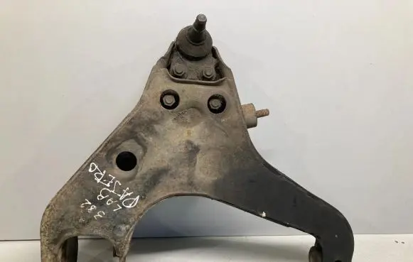 Mitsubishi Pajero Front lower control arm/wishbone