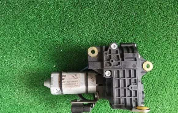 BMW 5 E60 E61 Steering column adjust motor 1171701