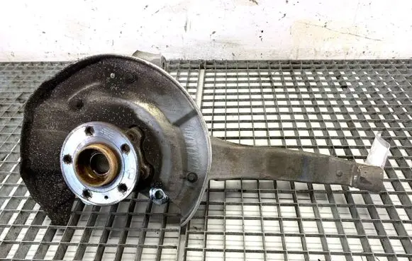 Volvo XC60 Front wheel hub spindle knuckle 32346783