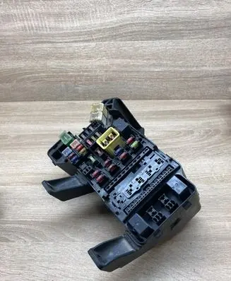 Mitsubishi Pajero Fuse module MR588587 MITSUBISHIFUSEBOX