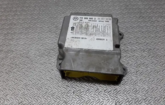 Volkswagen Touran I Airbag control unit/module 1T0909605D 5WK43828