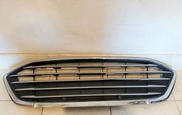 Ford Focus Front bumper upper radiator grill jx7b-8c436-a