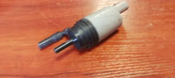 BMW 5 E60 E61 Windscreen/windshield washer pump 6934159