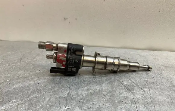 BMW 6 F12 F13 Fuel injector 7585261 10181010 PA66GF3596