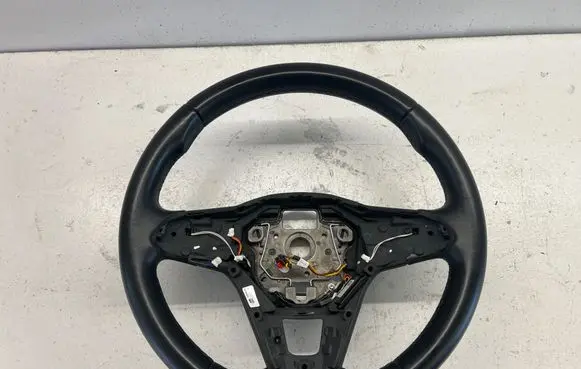 Volkswagen Golf VIII Steering wheel 3125999 00110156434 3127931A4