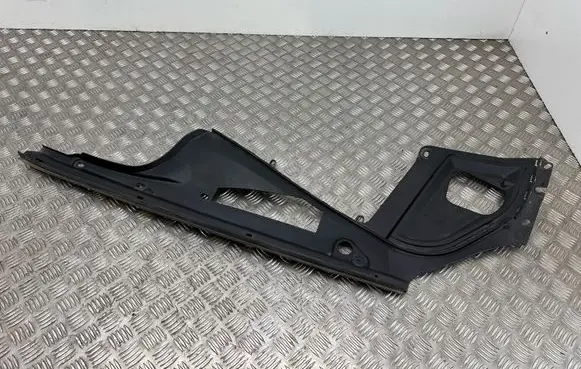 BMW 5 F10 F11 Rear light center trim bar blend 74850610
