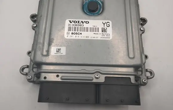 Volvo V60 Engine control unit/module 31336983 1039S50500 0281018414