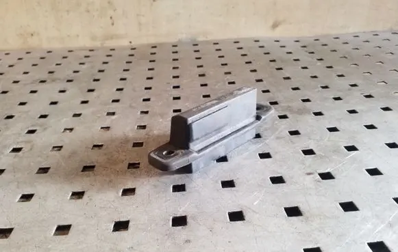 Toyota Avensis T270 Tailgate opening switch 