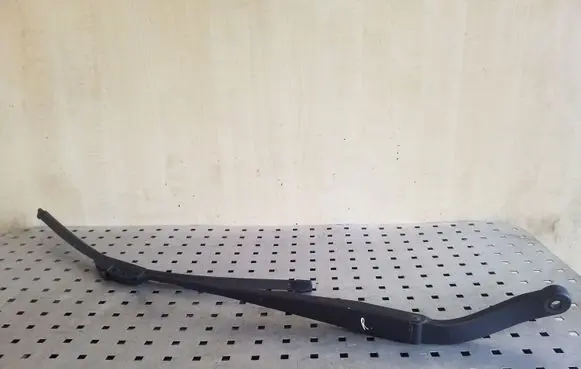 Chevrolet Captiva Front wiper blade arm
