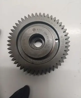 Mercedes-Benz E A207 Crankshaft gear A6510301813 A6510340205