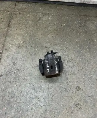 Toyota Prius (NHW20) Front brake caliper