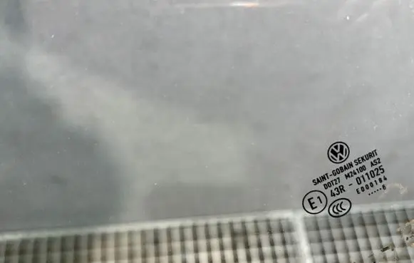 Volkswagen Golf Sportsvan Front door window glass four-door 510845201A